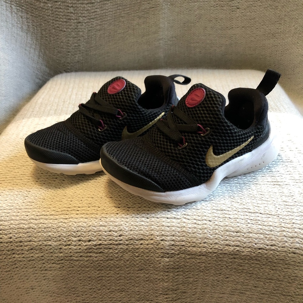 Nike Toddler Free RN 10C